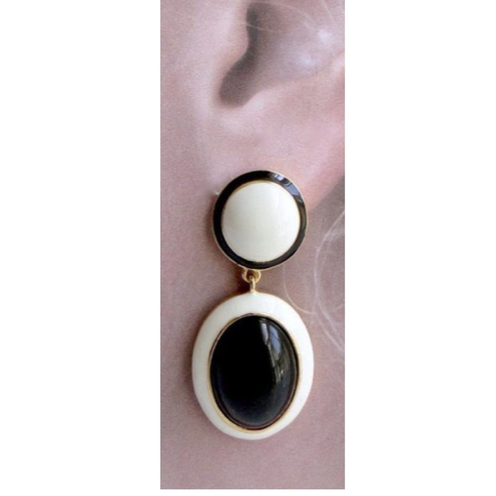 JOAN RIVERS STAMPED BLACK & WHITE ENAMEL DROP CLIP ON COMFORT HANGING EARRINGS - Picture 2 of 10